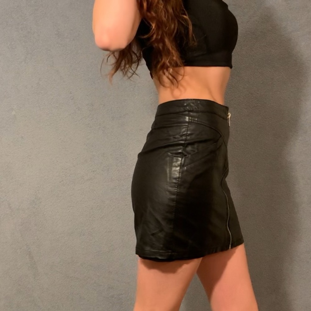 Faux leather zipper skirt